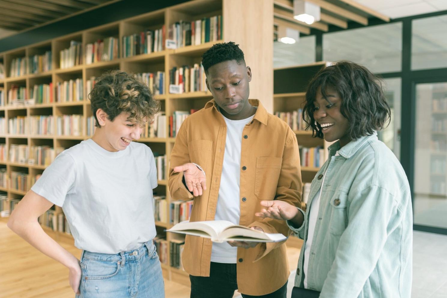 Espacio de trabajo profesional donde analizamos estrategias de recuperación financiera personalizadas