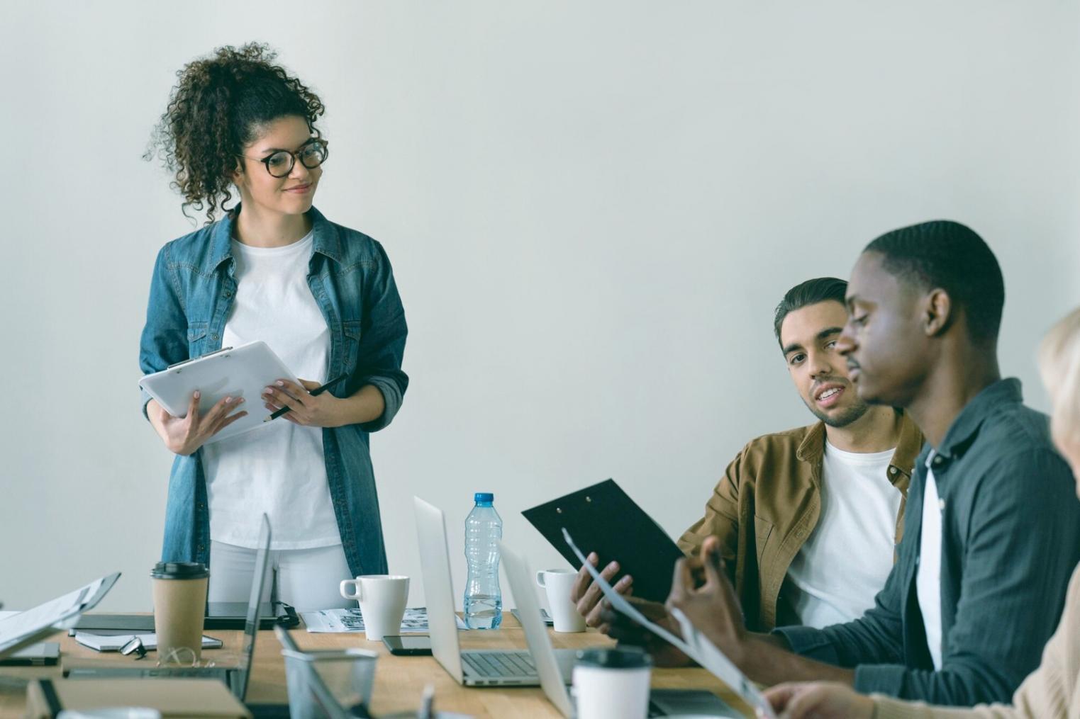 Reunión de análisis financiero detallado